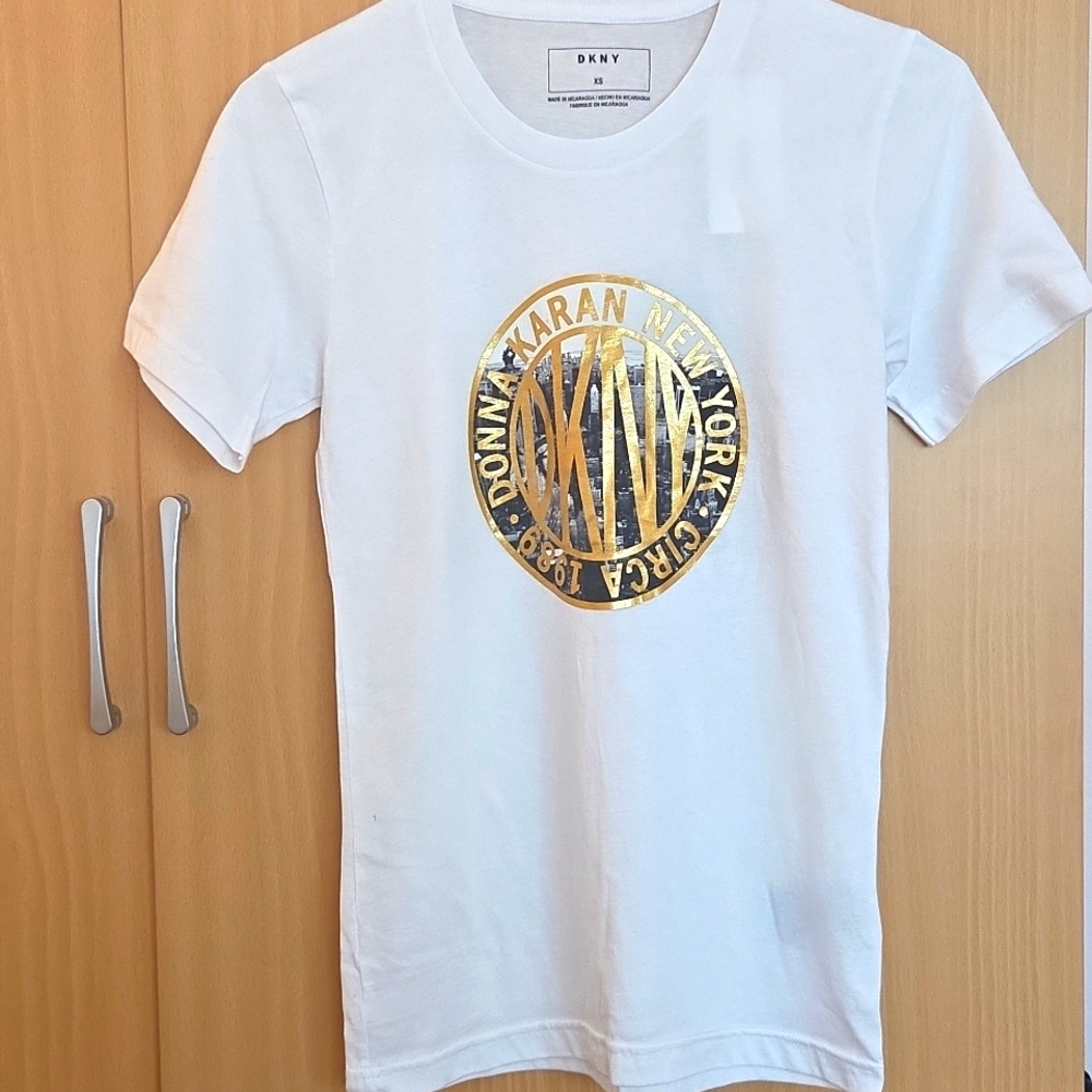 ❤️❤️ DKNY Crew Neck Short Sleeve New York Circa 1989